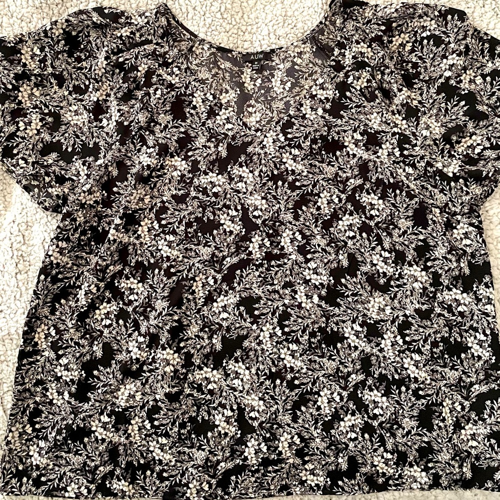 A.U.W Brand Contemporary Top Size 3X Floral Print